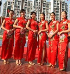 專業(yè)禮儀服務(wù)在重慶 伴娘伴郎團(tuán)隊、模特主持與角色扮演的多元化發(fā)展