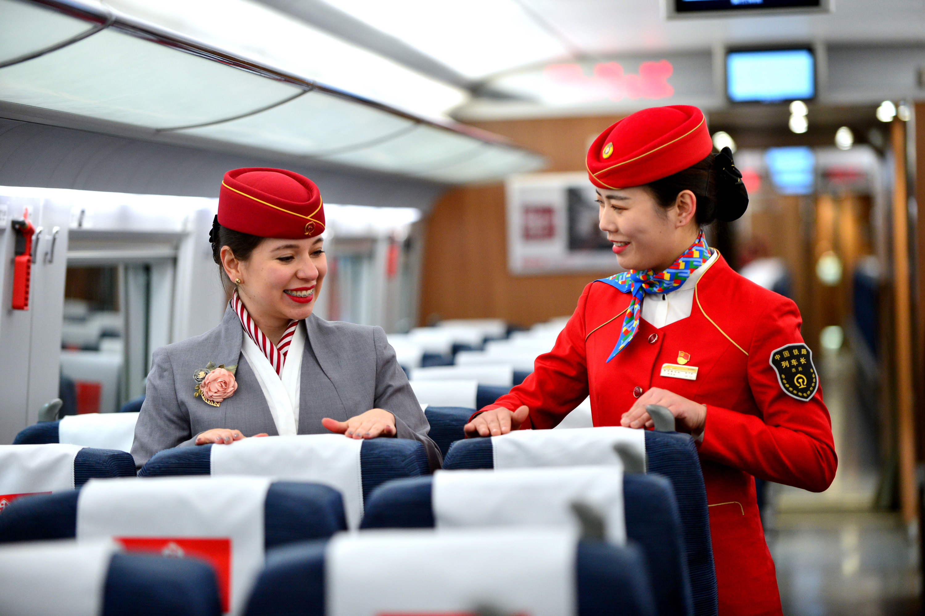 迎春運，展風采——重慶高鐵乘務員全面啟動禮儀專項培訓